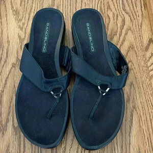 Bandolino Thong Sandals Great Condition worn once